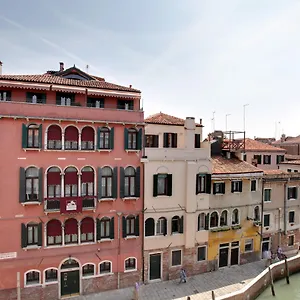 Palazzo Schiavoni Residenza D'epoca & Suite-apartments Wenecja